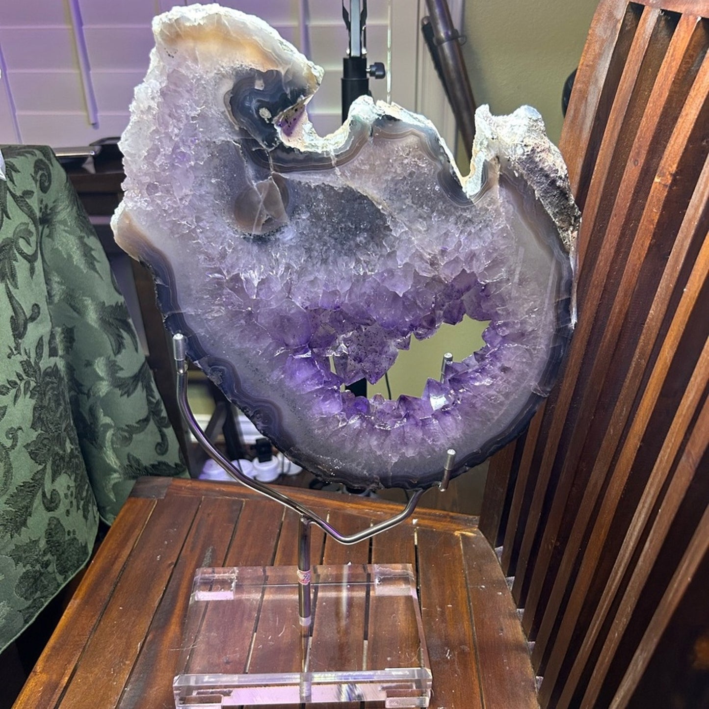 Amethyst Large Point Portal w/Custom Stand- AMYPTLSTAND-001