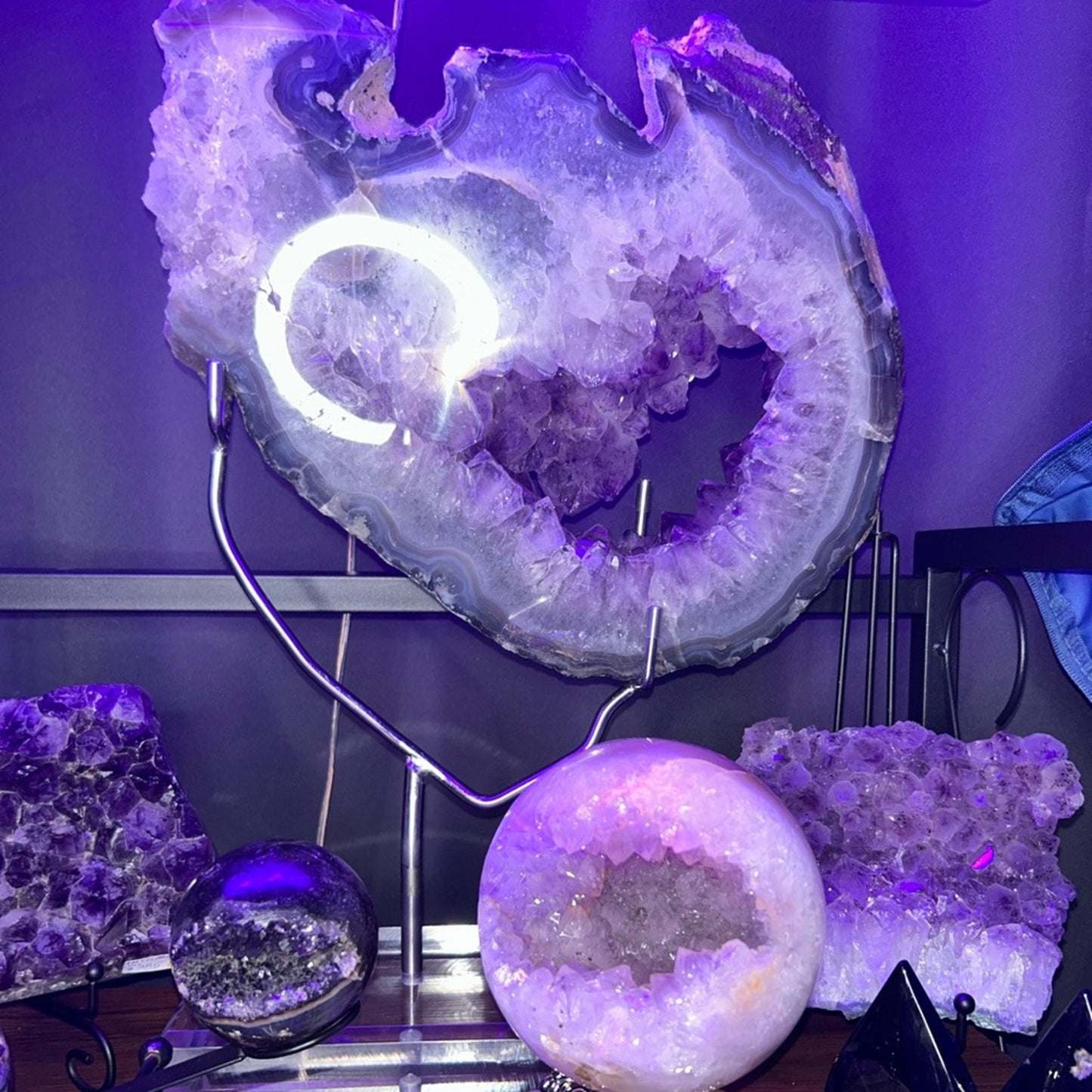 Amethyst Large Point Portal w/Custom Stand- AMYPTLSTAND-001